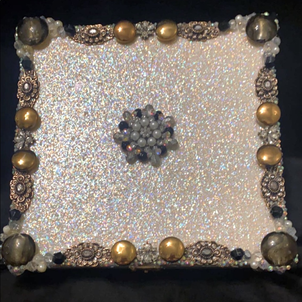 Must have elegant decor box or cigar box.